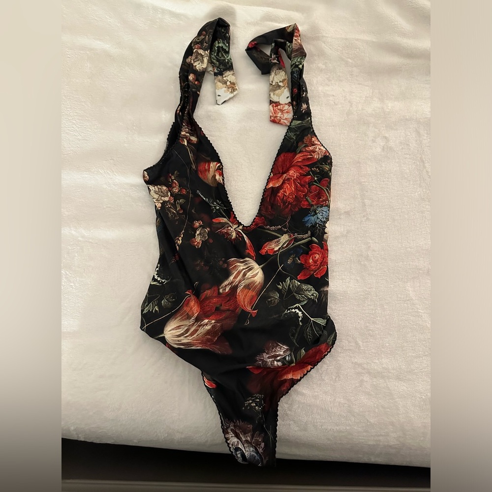 Smeralda one piece sz S ⭐️